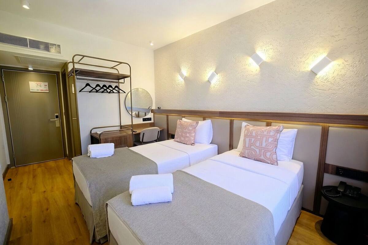 Chambre Standard avec lits jumeaux, vue ville | Bureau, espace de travail pour ordinateur portable, Wi-Fi gratuit