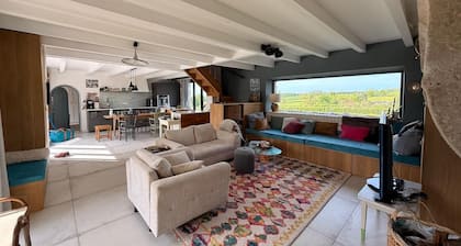 Beautiful South Burgundy: airy, spacious house with views, nature sports,