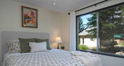 West Glacier Glamper, 2 Bedroom, 2 Bathroom, 5 Min from West Glacier and The Village