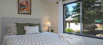 West Glacier Glamper, 2 Bedroom, 2 Bathroom, 5 Min from West Glacier and The Village