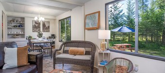 West Glacier Glamper, 2 Bedroom, 2 Bathroom, 5 Min from West Glacier and The Village