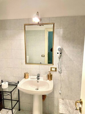 Loft, 1 quarto, terraço, vista para a cidade | Banheiro