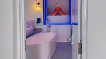 Superior Double Room, Accessible Bathtub, Pool View | Spa