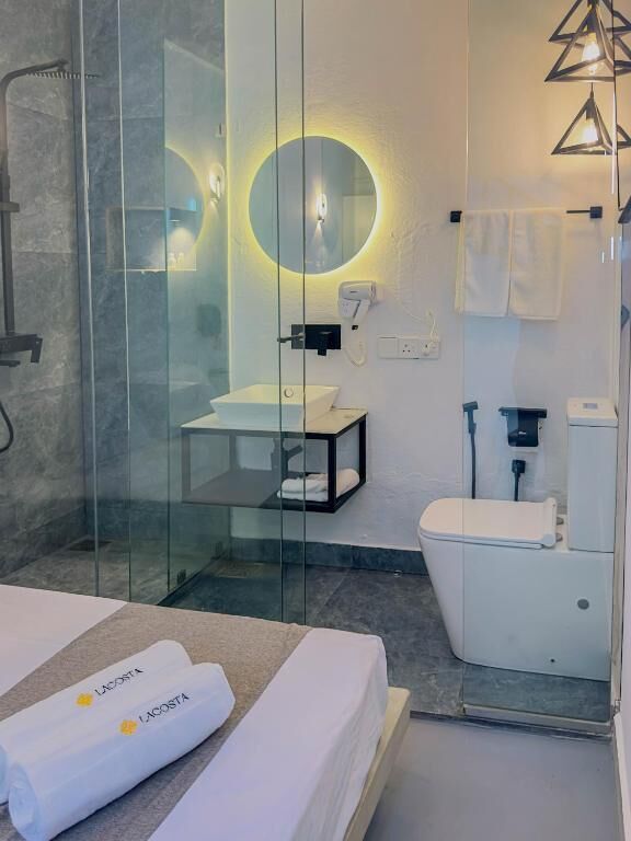 Habitación doble estándar, baño privado | Baño | Pantuflas 