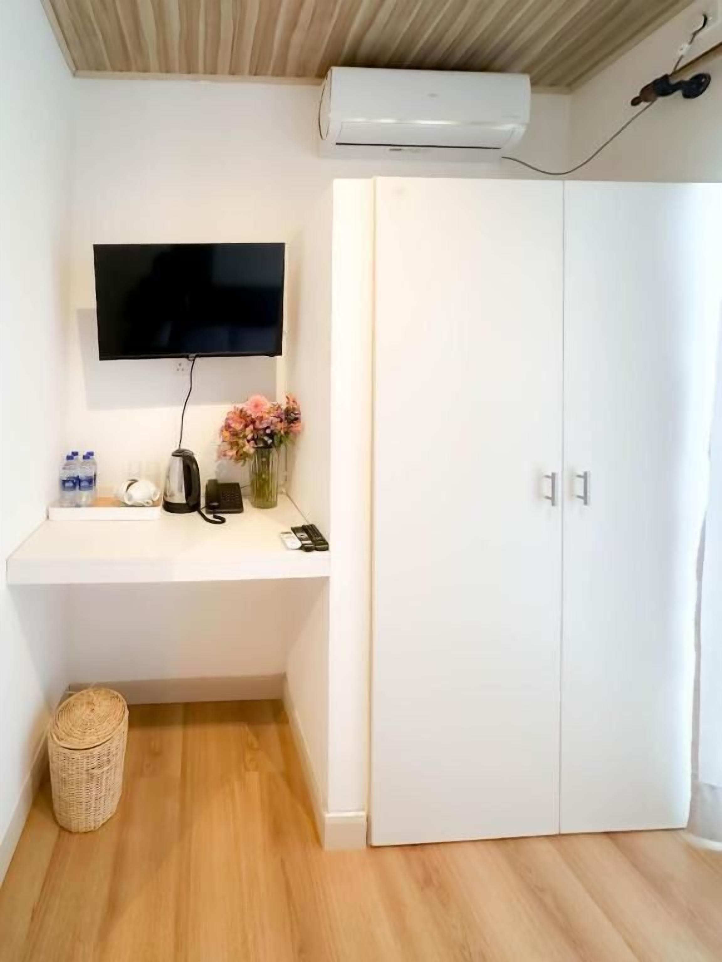 Standard Quadruple Room, Private Bathroom, Courtyard View | Interior