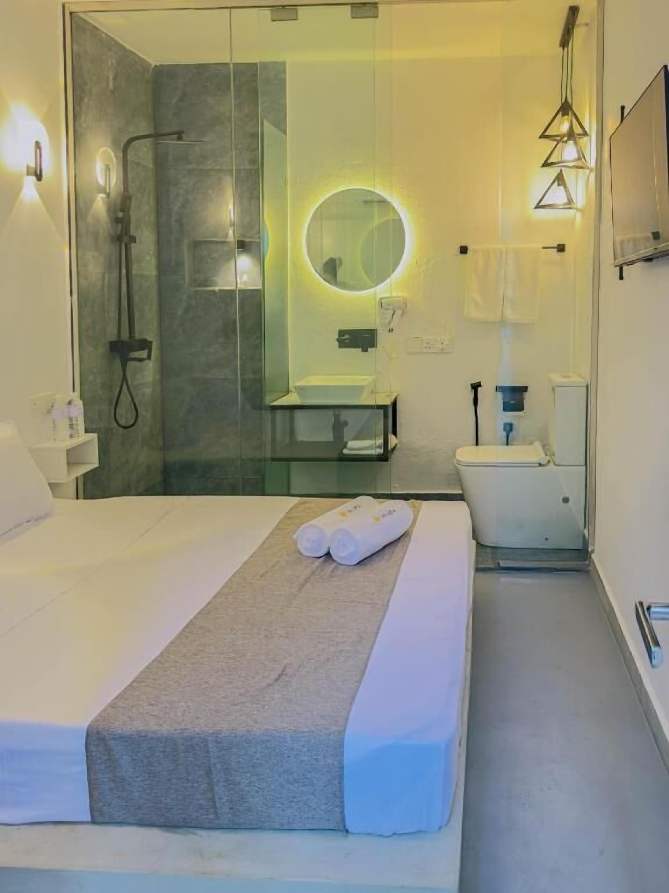 Standard Double Room, Private Bathroom | Bathroom | Slippers