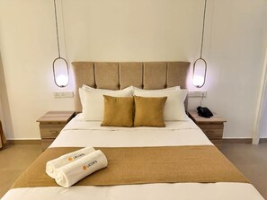 Luxe suite, uitzicht op tuin | Een kluis op de kamer, verduisterende gordijnen, geluiddichte muren