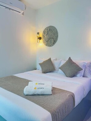 Superior Double Room, Accessible Bathtub, Pool View | In-room safe, blackout drapes, soundproofing, iron/ironing board - La Costa Hotel (Seeduwa)