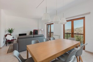 Dining - Vrbo Property (Cortes do Meio)