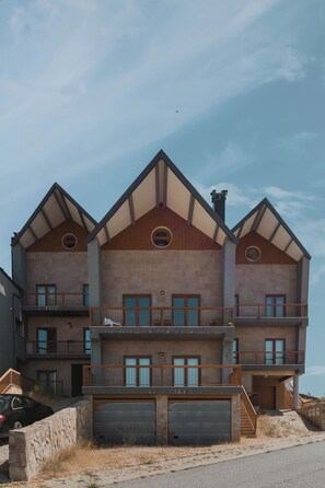 Exterior - Vrbo Property (Cortes do Meio)