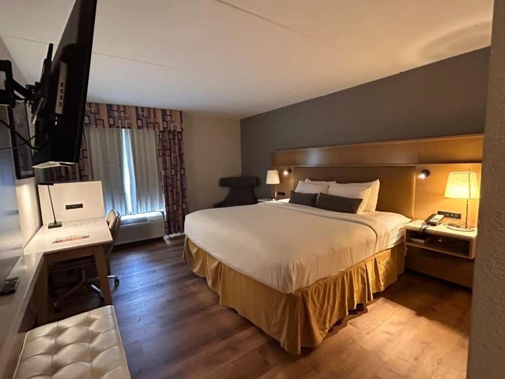 Een bureau, een laptopwerkplek, gratis wifi