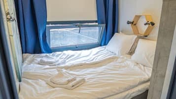 WiFi, bed sheets