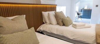 2-Bed Retreat- Gated Parking- Work, Recharge, Stay