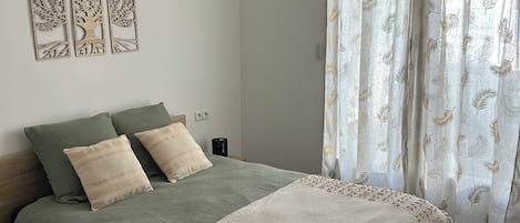 1 soverom, strykejern/-brett, reiseseng for barn og wi-fi (inkludert)