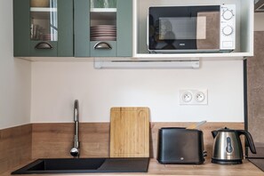 Fridge, microwave, oven, stovetop - Town house + Parking and garden 5 min Bretonneau Tours center (Tours)