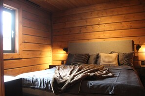 4 bedrooms, desk, iron/ironing board, free WiFi - Luxury mountain lodge with mountain views and sauna (Idre)