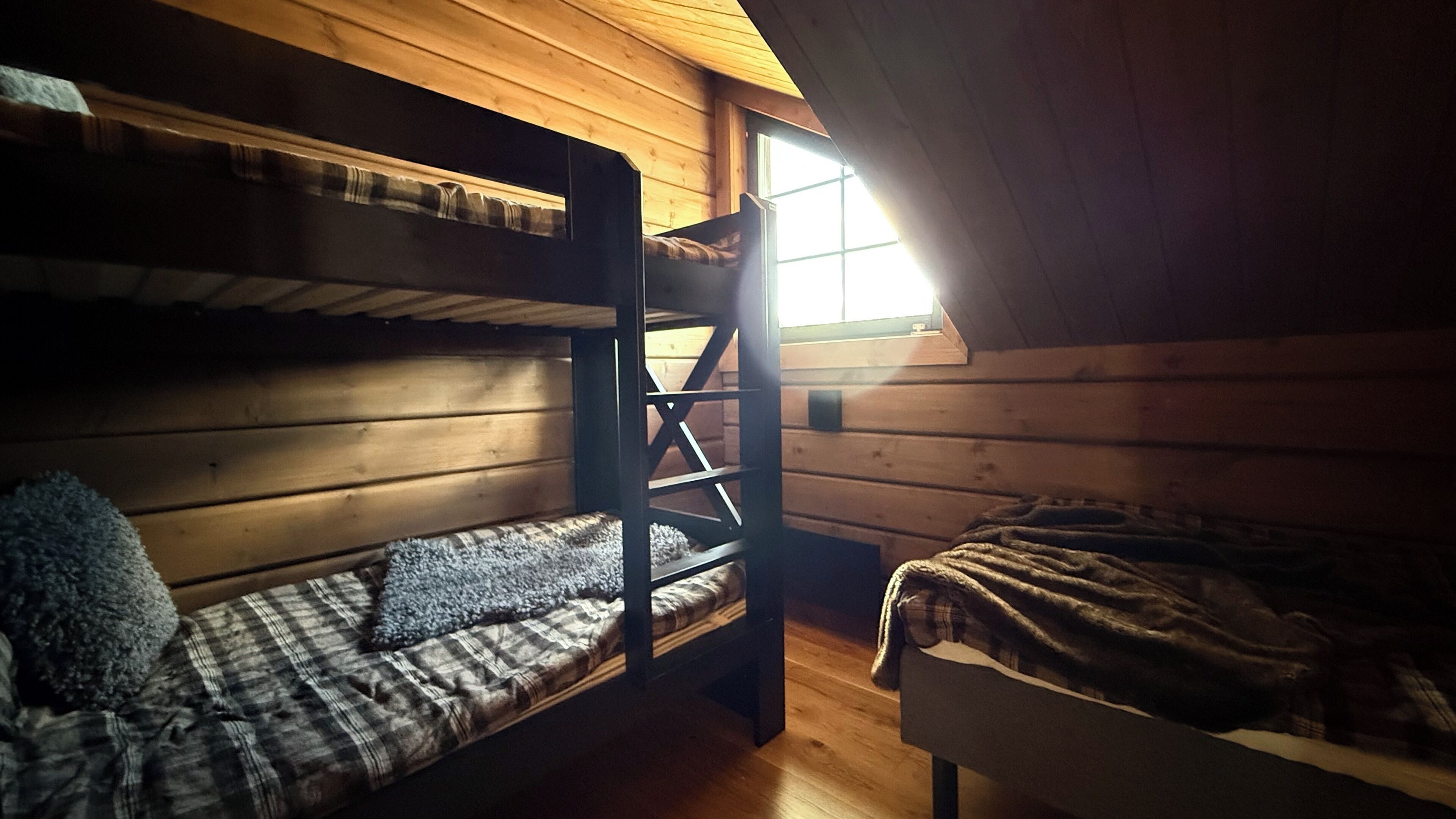 4 bedrooms, desk, iron/ironing board, free WiFi