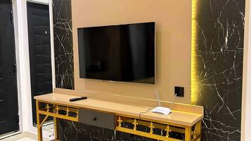 Deluxe Single Room, City View | Interior