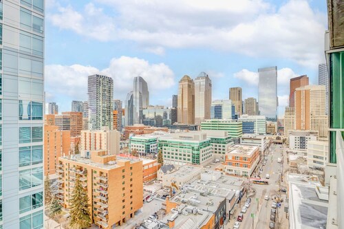 Stylish Condo Near Calgary Tower & Stampede Park