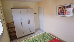 3 chambres, fer et planche à repasser, Wi-Fi gratuit