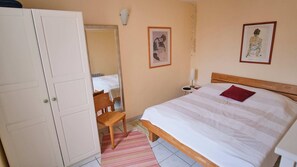 3 makuuhuonetta, silitysrauta/-lauta, ilmainen Wi-Fi