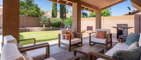 Outdoor space made for relaxing, gathering, and enjoying Arizona’s year-round sunshine.