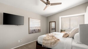 Desk, iron/ironing board, travel cot, Internet - Kierland Golf Retreat | Pool, Spa, 4 Kings (Scottsdale)