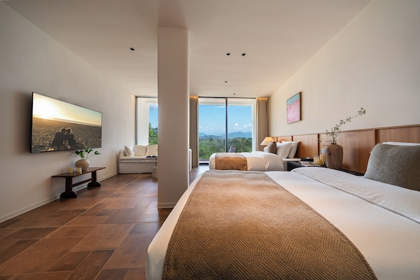 Classic Twin Room, Hill View | Laptop workspace, WiFi (free)