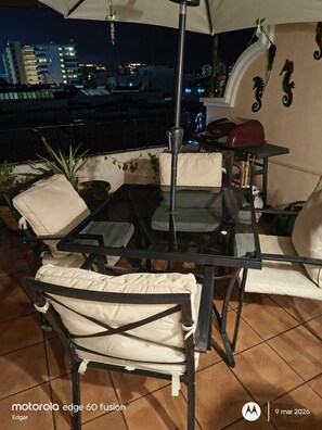 Outdoor dining - Beautiful 3-bedroom condo with AC in tranquil Puerto Vallarta (Puerto Vallarta)