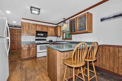 Balsam Lodge, our newly renovated addition to Hillcrest Cottages.