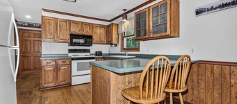 Balsam Lodge, our newly renovated addition to Hillcrest Cottages.