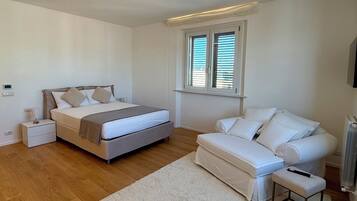 Luxury Apartment, Sea View | Free WiFi