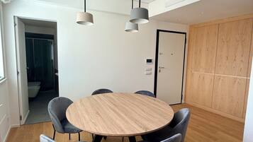 Appartement, balcon, vue ville | Restauration