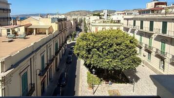 Appartement, balcon, vue ville | Enceinte de l’hébergement