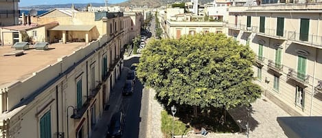 Apartamento, balcón, vistas a la ciudad | Jardines del alojamiento