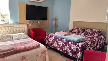 Quarto casal ou duplo família, vista para o pátio | Camas extras