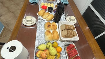 Kamar Double Deluks untuk 1 Orang, balkon, pemandangan kota | Tempat makan