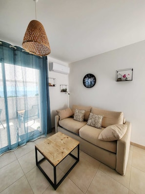 TV - T2 for 4 pers - sea view - walking distance to the beach - swimming pool (Linguizzetta)