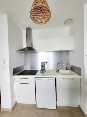 Fridge, microwave, stovetop, coffee/tea maker - T2 for 4 pers - sea view - walking distance to the beach - swimming pool (Linguizzetta)