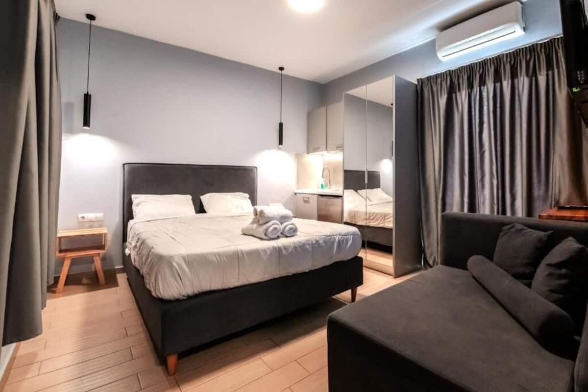 Căn hộ Deluxe, ban công, quang cảnh thành phố | Phòng cách âm, bàn ủi/dụng cụ ủi quần áo