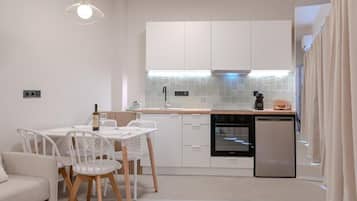Apartamento, sacada, vista para o pátio | Parte interna