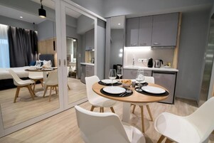 Habitación familiar, balcón, vistas al patio | Restauración
