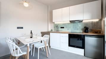 Apartamento, sacada, vista para o pátio | Cozinha privada