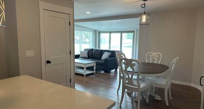 Serene 3-bedroom home in charming Walled Lake - Lake View