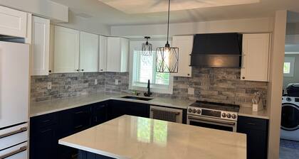 Beautifully Furnished 3-Bedroom Home with Lake View - Five minutes to I96 and M5