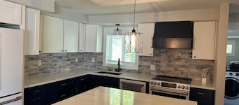 Beautifully Furnished 3-Bedroom Home with Lake View - Five minutes to I96 and M5