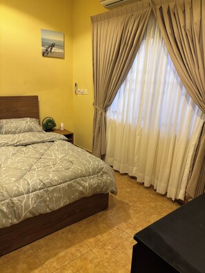2 chambres, fer et planche à repasser, accès au Wi-Fi (inclus)