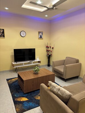 Living area - Beautiful 2-bedroom terrace with AC and fan in all rooms in a gated community. (Amrahia)