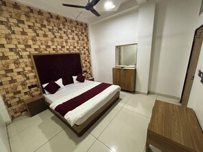 Deluxe Room | Free WiFi - Hotel Dev Shree Palace (Ujjain)