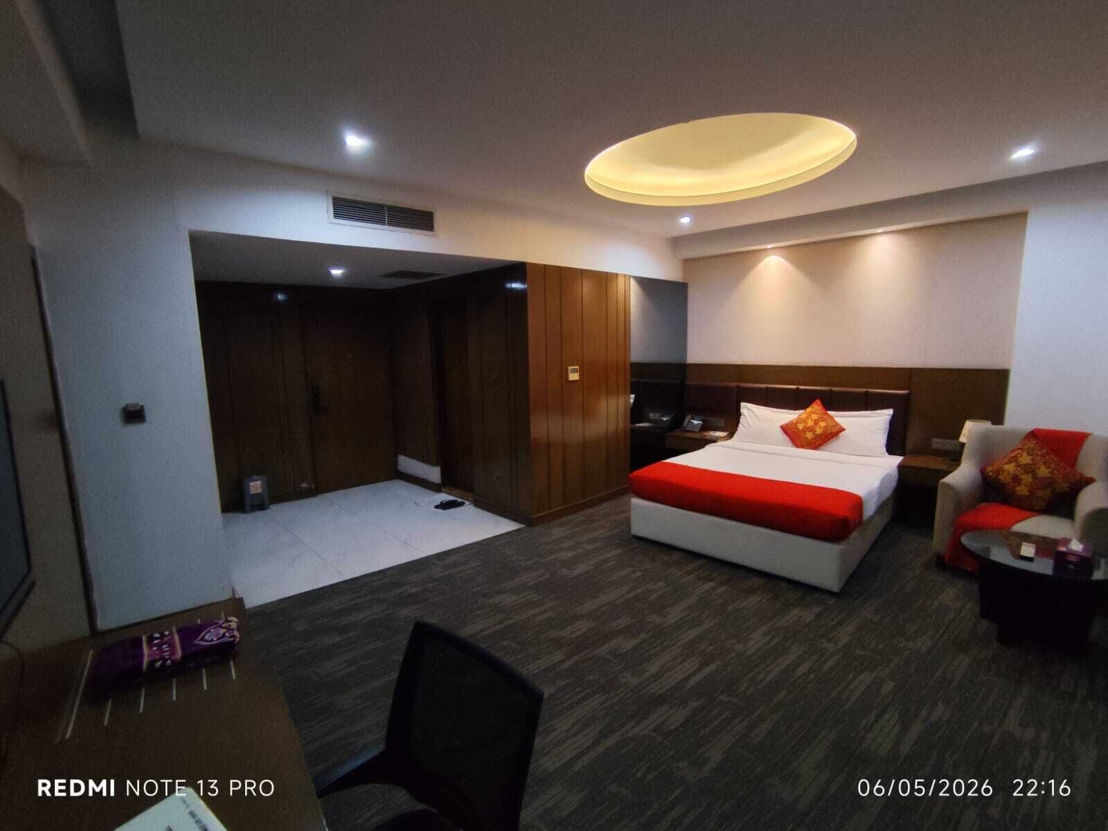 Luxury Suite, Balcony, Lake View | Desk, laptop workspace, free WiFi